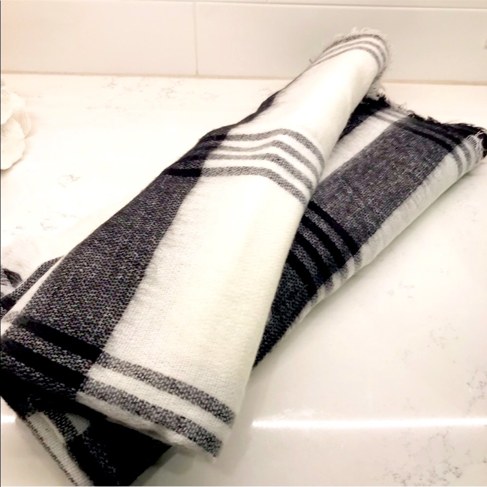 Zara Oversized Chic Blanket Scarf - Picture 5 of 8